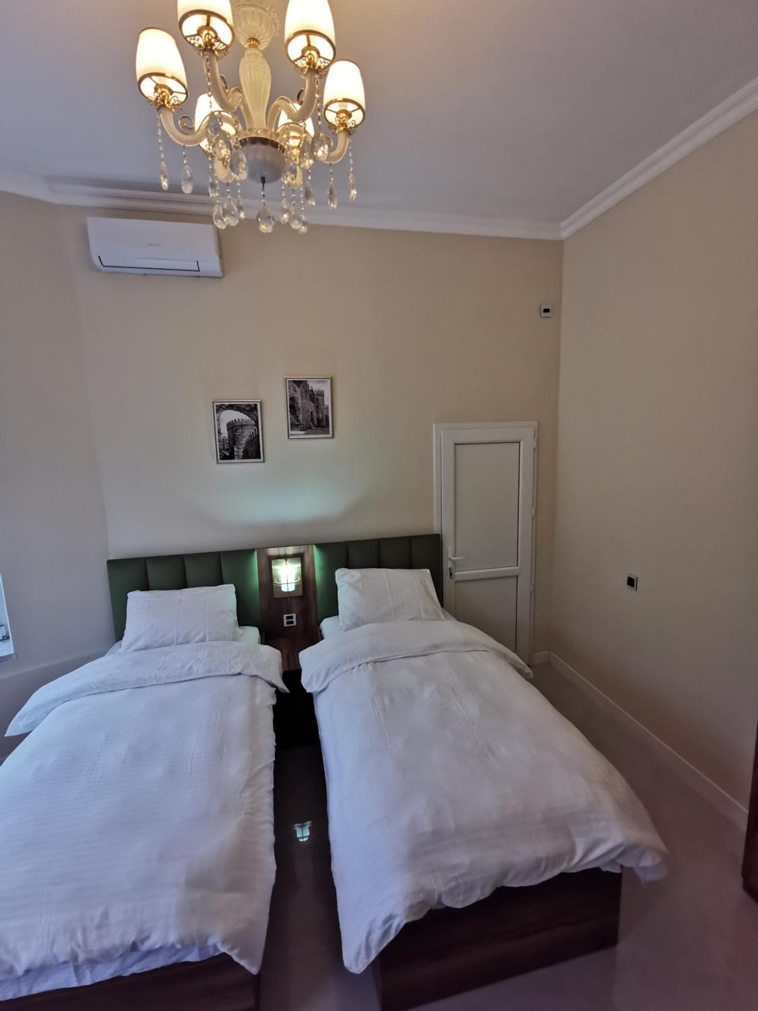 גאלבה Raffles Villa With Pool מראה חיצוני תמונה